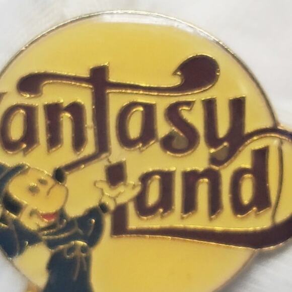 Disney Parks Fantasyland Mickey VTG Walt Disney Productions Enamel Pin - Picture 4 of 12